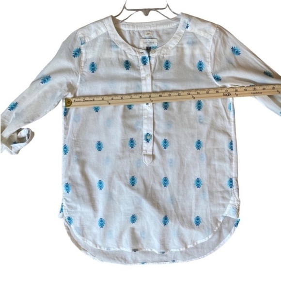 LOFT Ann Taylor Lightweight White Long Sleeve Shirt w/ Blue embroidered Pattern - Picture 8 of 9